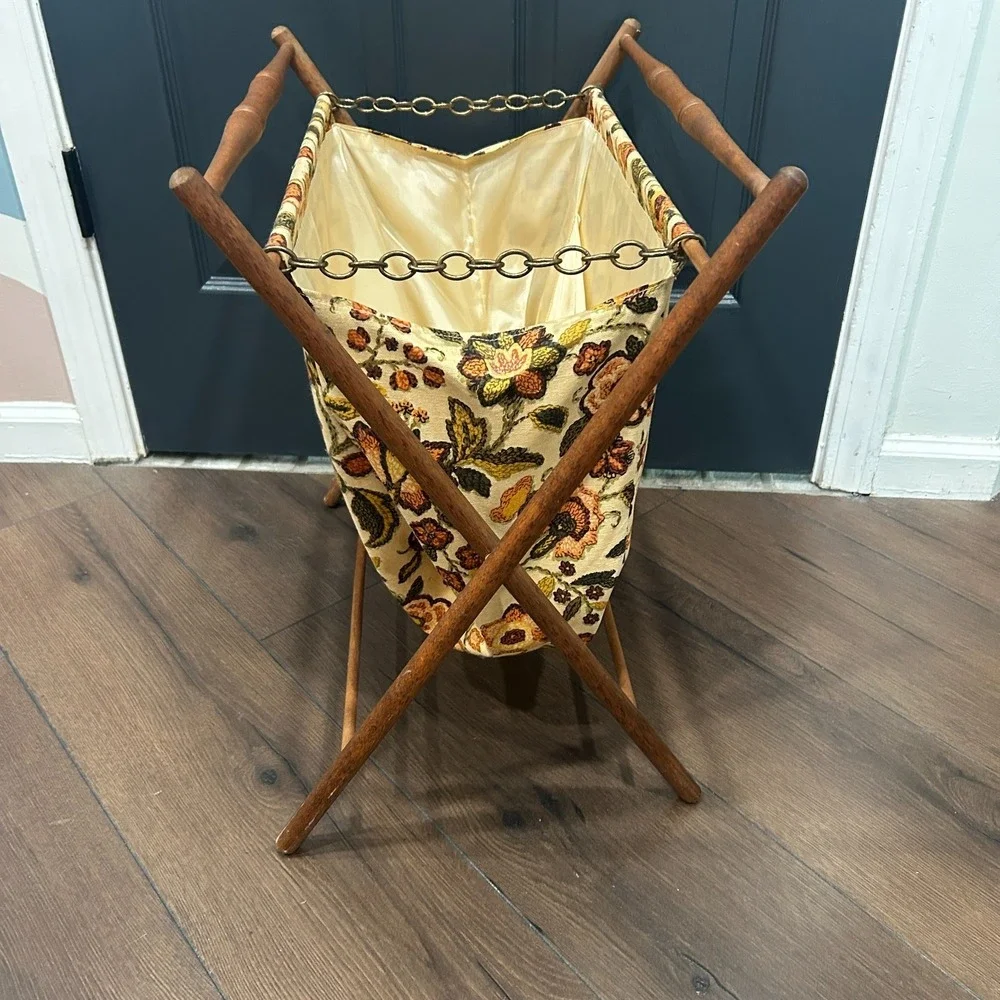 Vintage MCM Knitting Sewing Caddy Crochet Yarn Basket Folding Wood Frame Floral‎